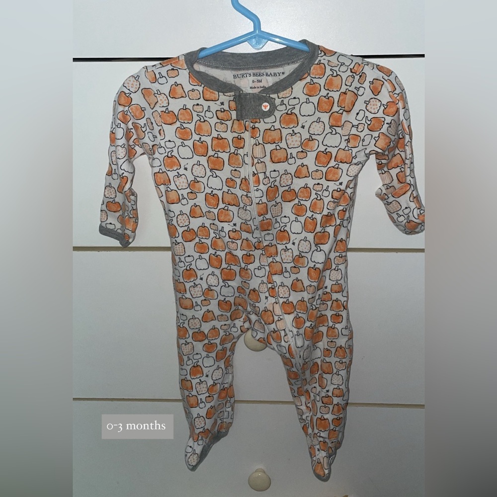 Burt's Bees Baby Orange and White Geometric Footies